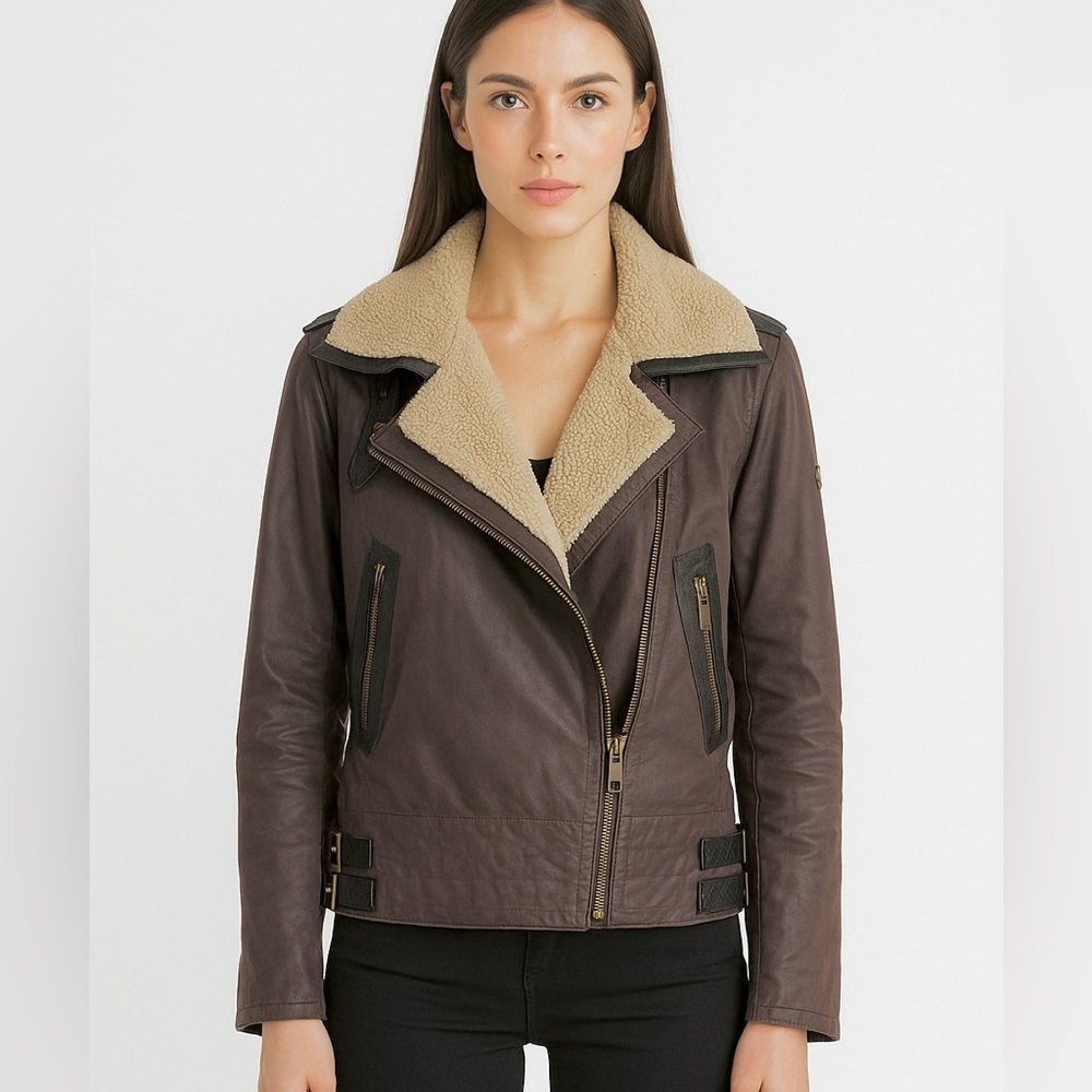 Barbour Women's Ordinance wax coated
Jacket in Brown shearling lining GUC